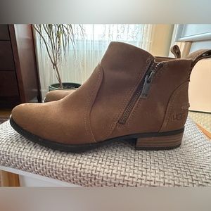 EUC Ugg booties brown suede size 8